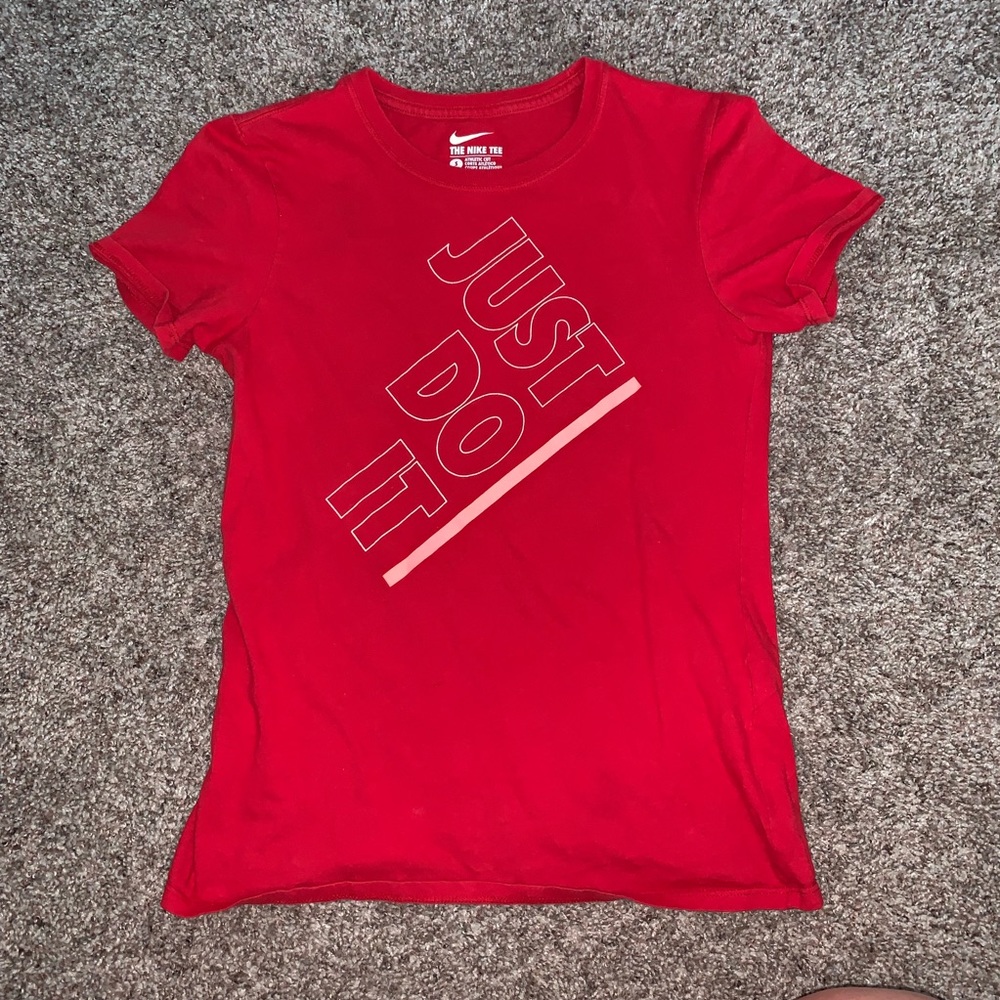 Red nike tee